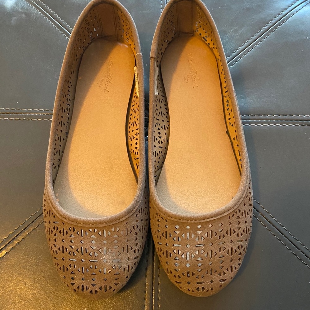 Cute beige ballet flats!